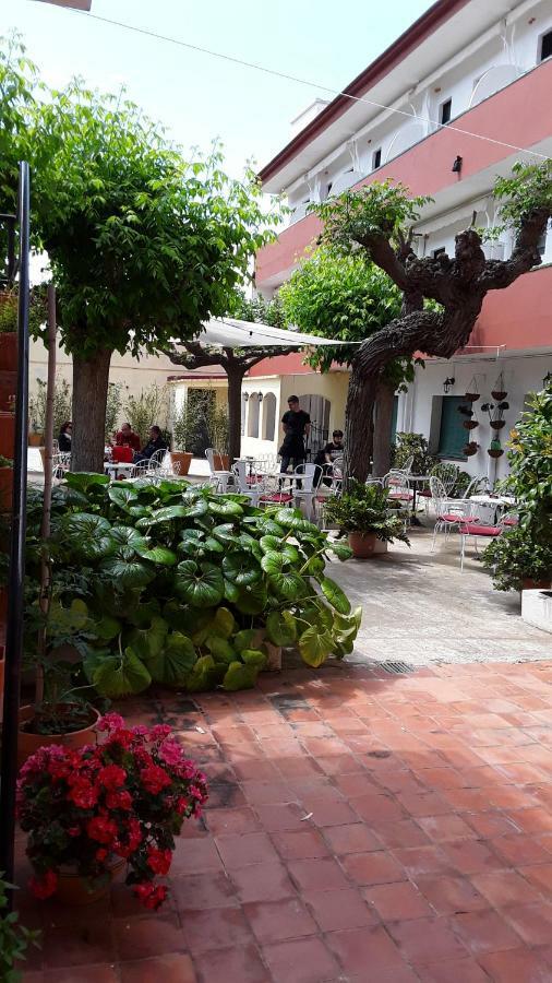 Hostal Plaja I Pati De Can Plaja ปาลาฟรูเจย์ ภายนอก รูปภาพ